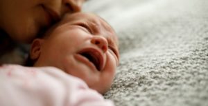 Read more about the article Crise dos 6 meses do bebê: O que é e o que fazer?