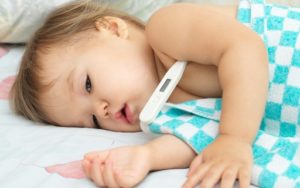 Read more about the article Como cuidar da febre nas crianças pequenas e quais os sinais de alerta