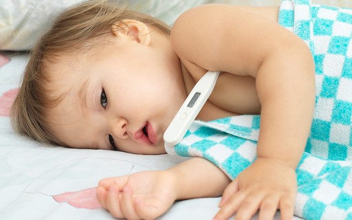 You are currently viewing Como cuidar da febre nas crianças pequenas e quais os sinais de alerta