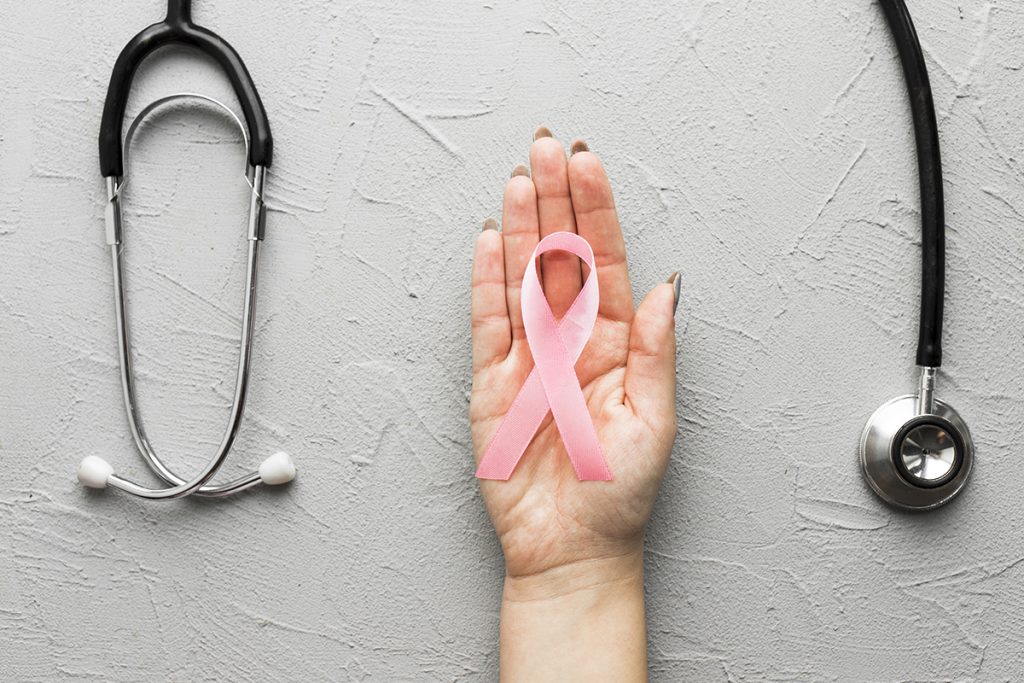 You are currently viewing Conheça sinais de câncer de mama que não têm relação com caroços