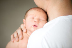 Read more about the article Meu bebê está com refluxo, o que fazer?